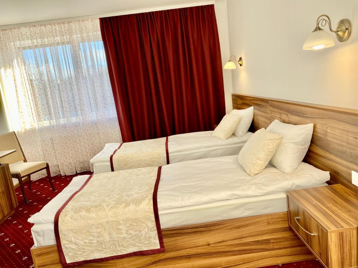 Rioro Hotel Myrhorod Exterior photo
